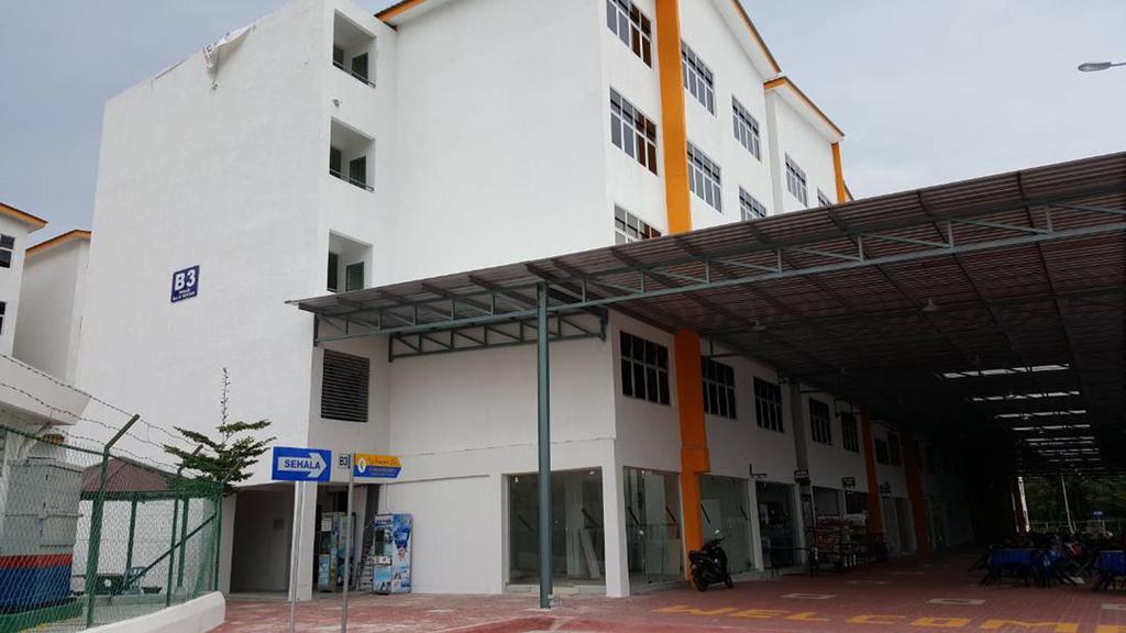 Bistari Homestay Parit Raja Uthm Kültér fotó